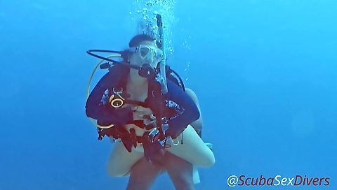 Asian scuba diving milf gets her bikini bottom off