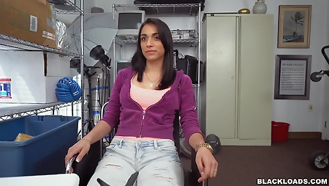 Stunning hottie in natural body making her hardcore porn