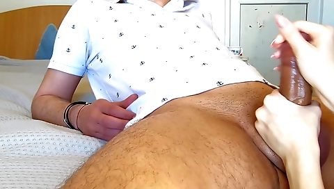 Handjob and handjob with a big cock in amateur scene