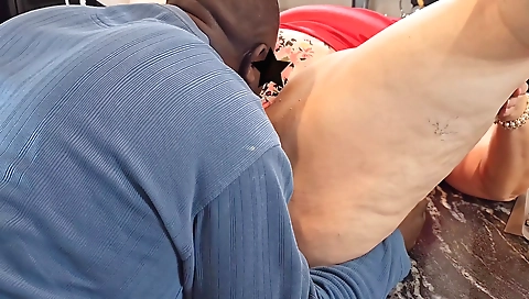 Mature woman with a big ass fucked by a young dude