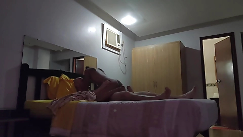 Ebony brunette shows her sexy body in a hardcore creampie video