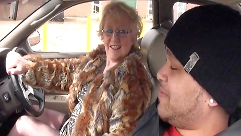 Gorgeous granny giving a hot blowjob to a horny dude